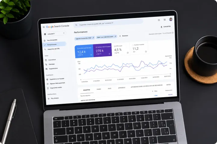 Tableau de bord Google Search Console montrant une hausse des clics et impressions
